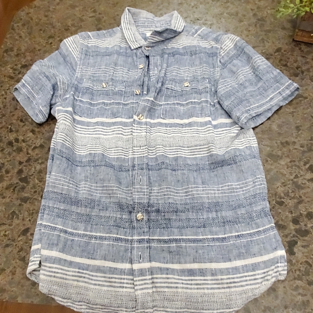 Short sleeve button down